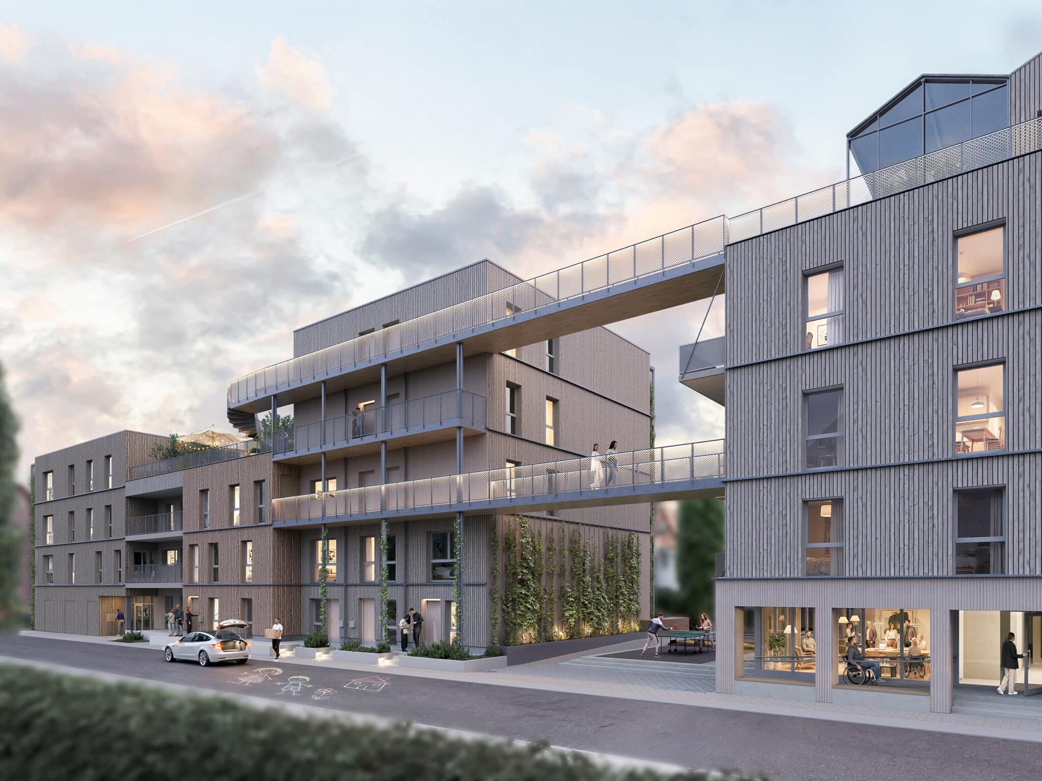 Moderne Wohnanlage mit Holzfassade, fließenden Übergängen und begrünten Balkonen bei Sonnenuntergang.