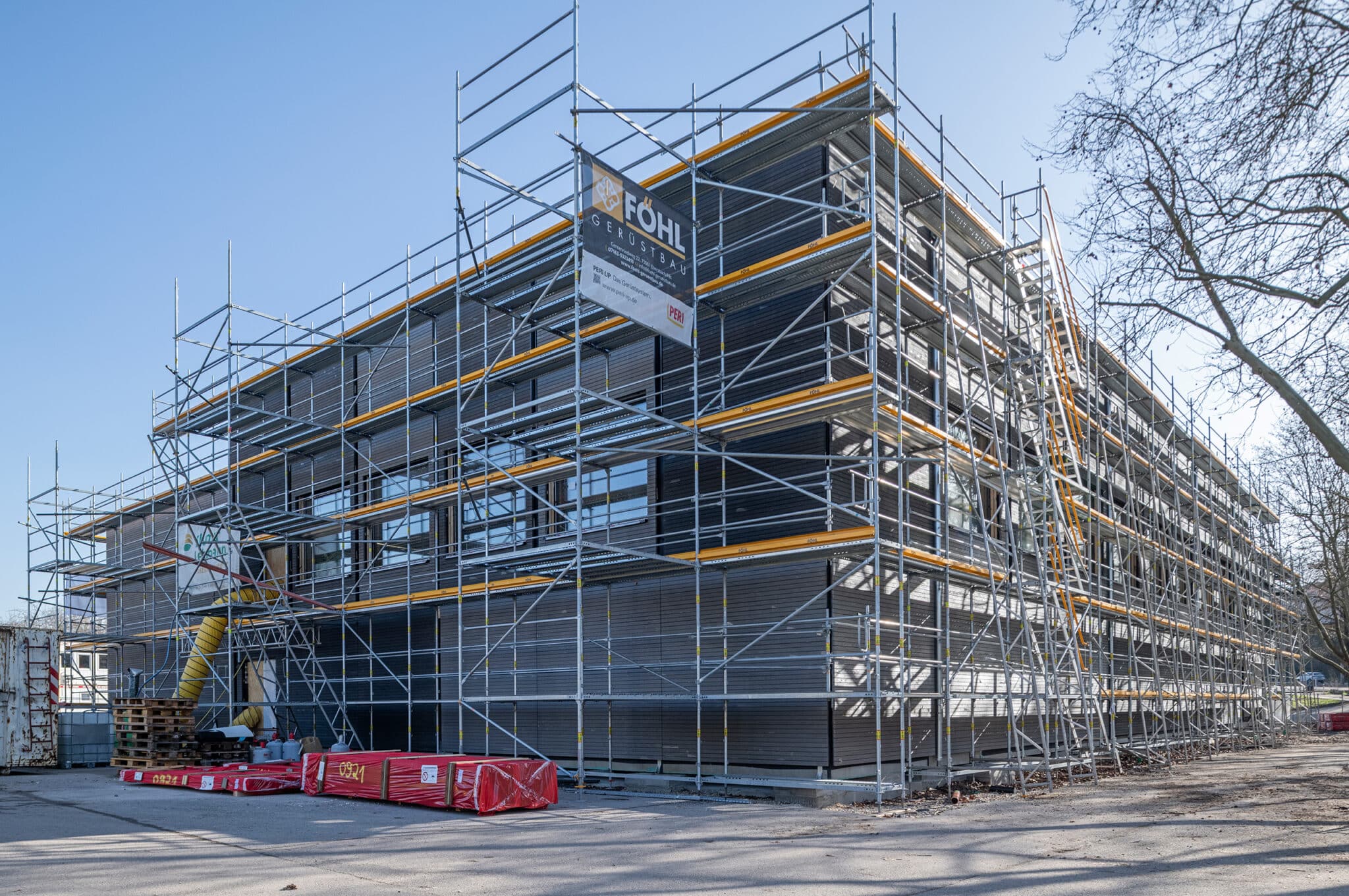 Mobiles Hallenbad Stuttgart-Zuffenhausen. Baustelle März 2026. Bild: IBA’27 / Niels Schubert