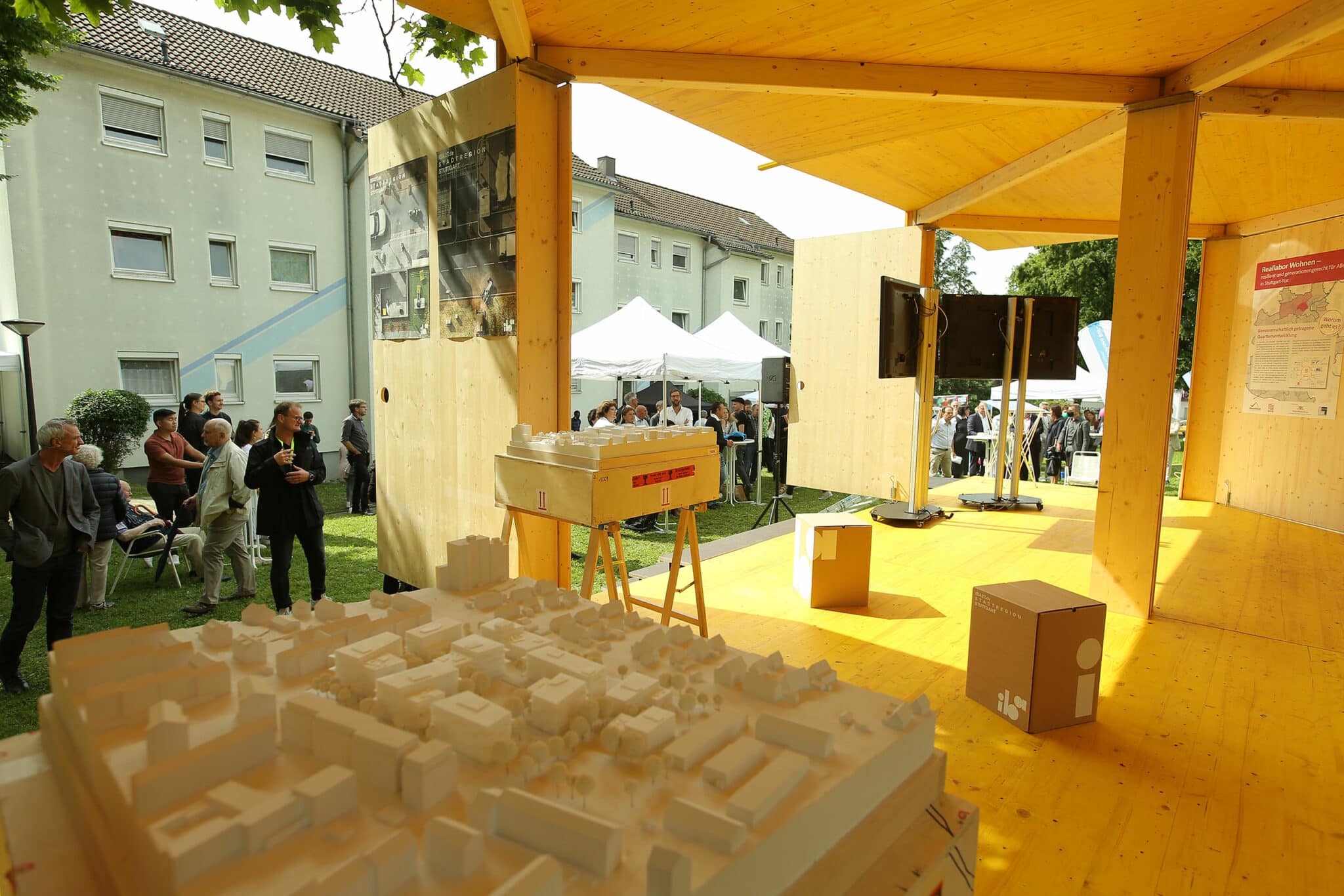 Eröffnung Laborbühne im Quartier »Am Rotweg« (Stuttgart). Bild: Petra Steinbacher / Stadtberatung Dr. Sven Fries