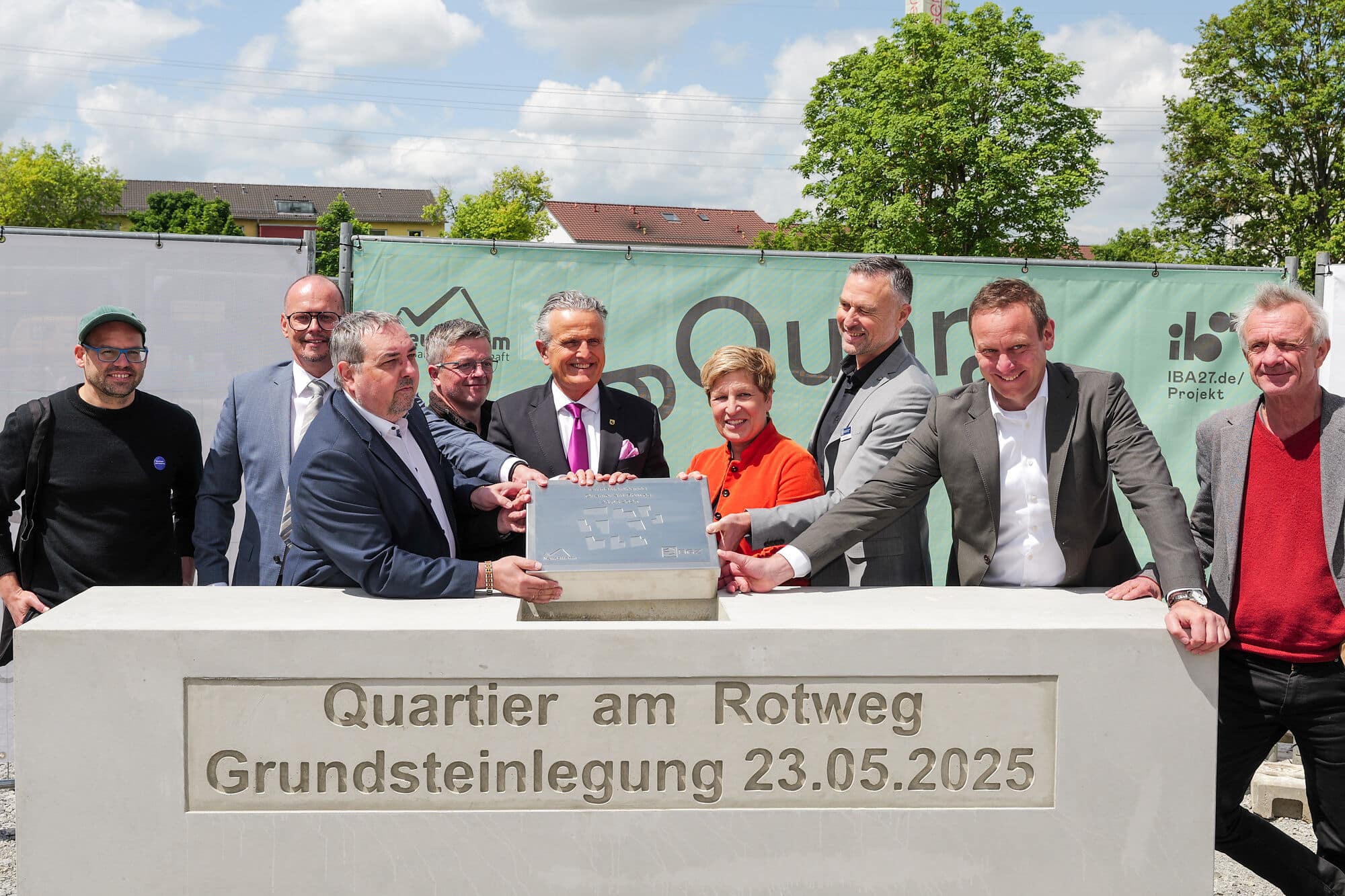 Grundsteinlegung für das IBA’27-Projekt »Quartier am Rotweg« in Stuttgart (23.05.25; Bild: BG Neues Heim / Markus Schwarz)
