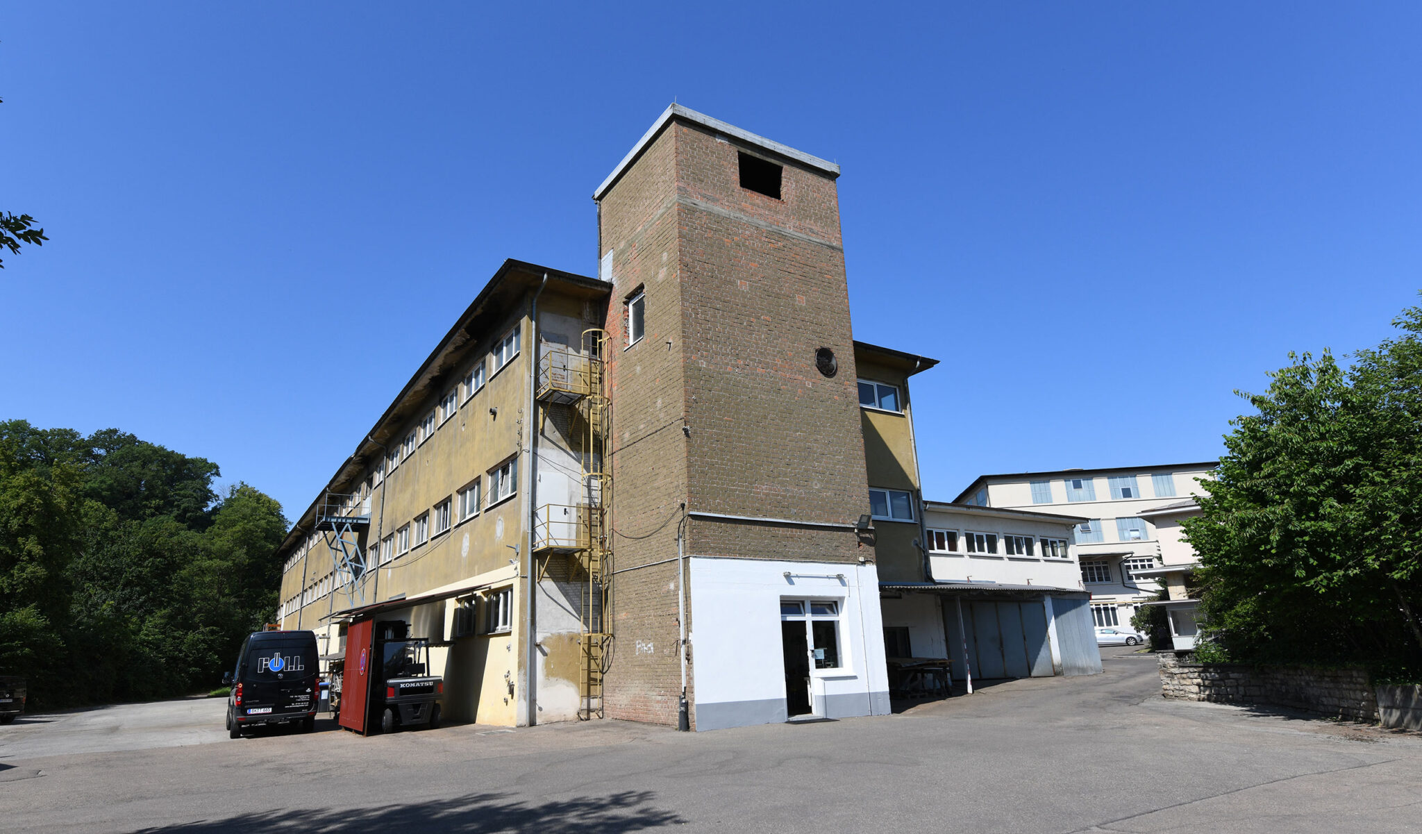 Das Gebäude Fabrikstraße 45 im IBA’27-Projekt Quartier Backnang West, aufgenommen im Sommer 2023 (Bild: IBA’27 / Franziska Kraufmann)