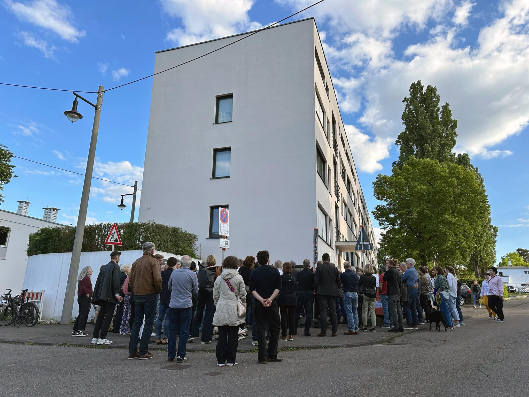 Ausstellungseröffnung zum IBA’27-Festival #2 in der Weissenhofwerkstatt im Haus Mies van der Rohe (Bild: IBA’27 / Tobias Schiller)