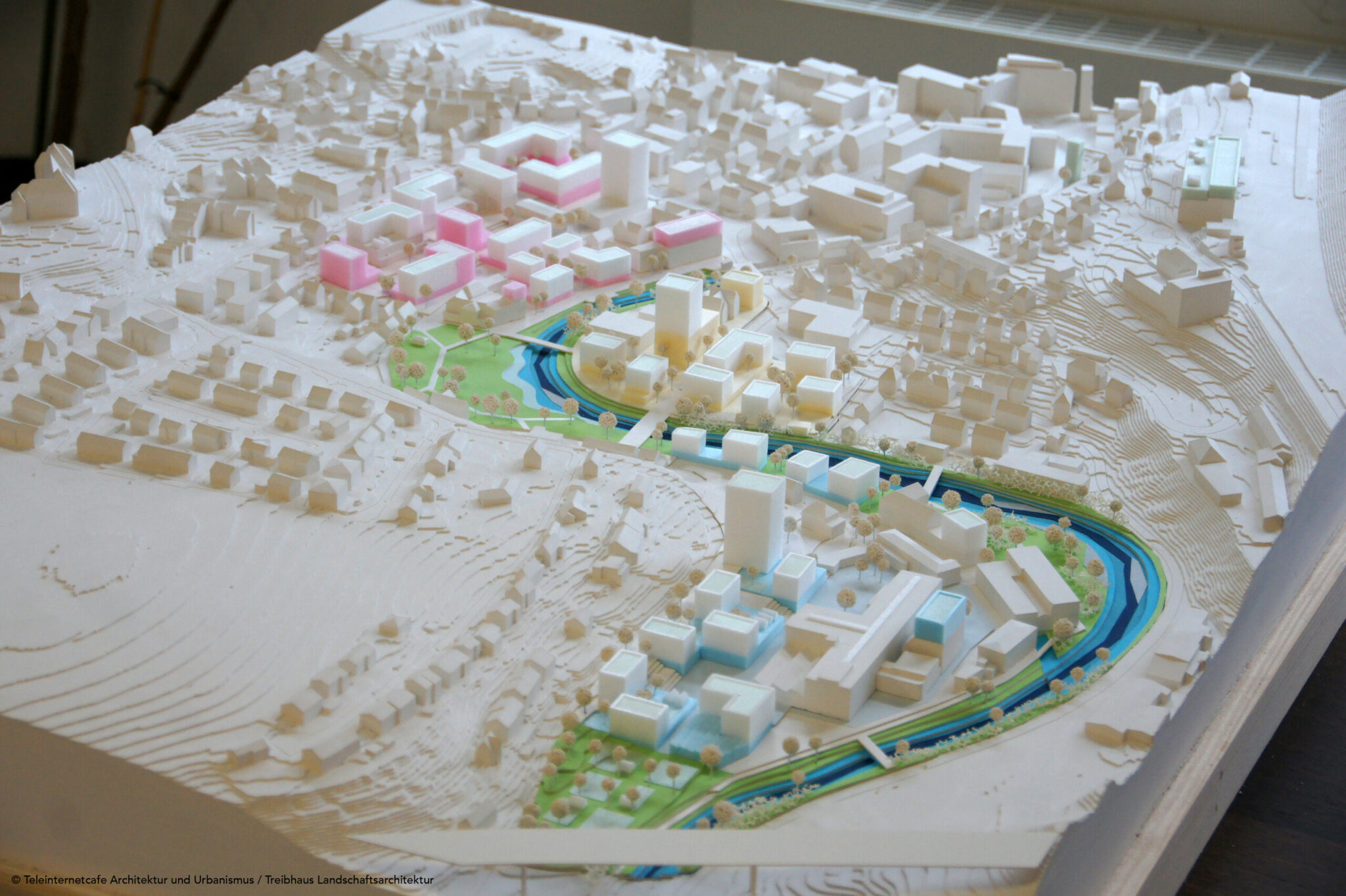Wettbewerb »Quartier Backnang West«: Modell des Siegerentwurfs von Teleinternetcafe Architektur und Urbanismus zusammen mit Treibhaus Landschaftsarchitektur (Bild: Teleinternetcafe / Treibhaus)