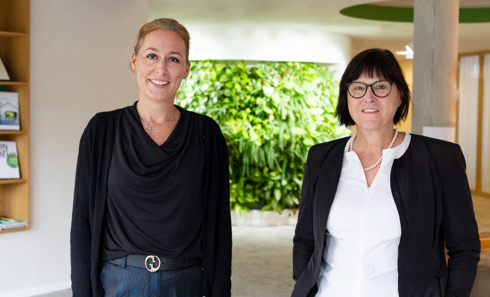 Christine Lemaitre, Geschäftsführender Vorstand DGNB e.V., und Karin Lang, kaufmännische Geschäftsführerin IBA’27 GmbH (Bild: DGNB)